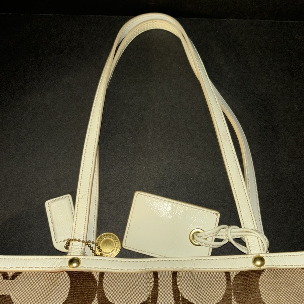 Beautiful Coach handbag - Picture 5 of 7